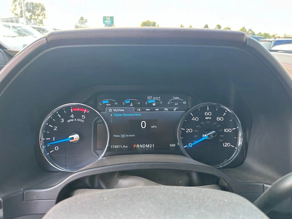 Used 2017 Silver Ford Platinum image 15