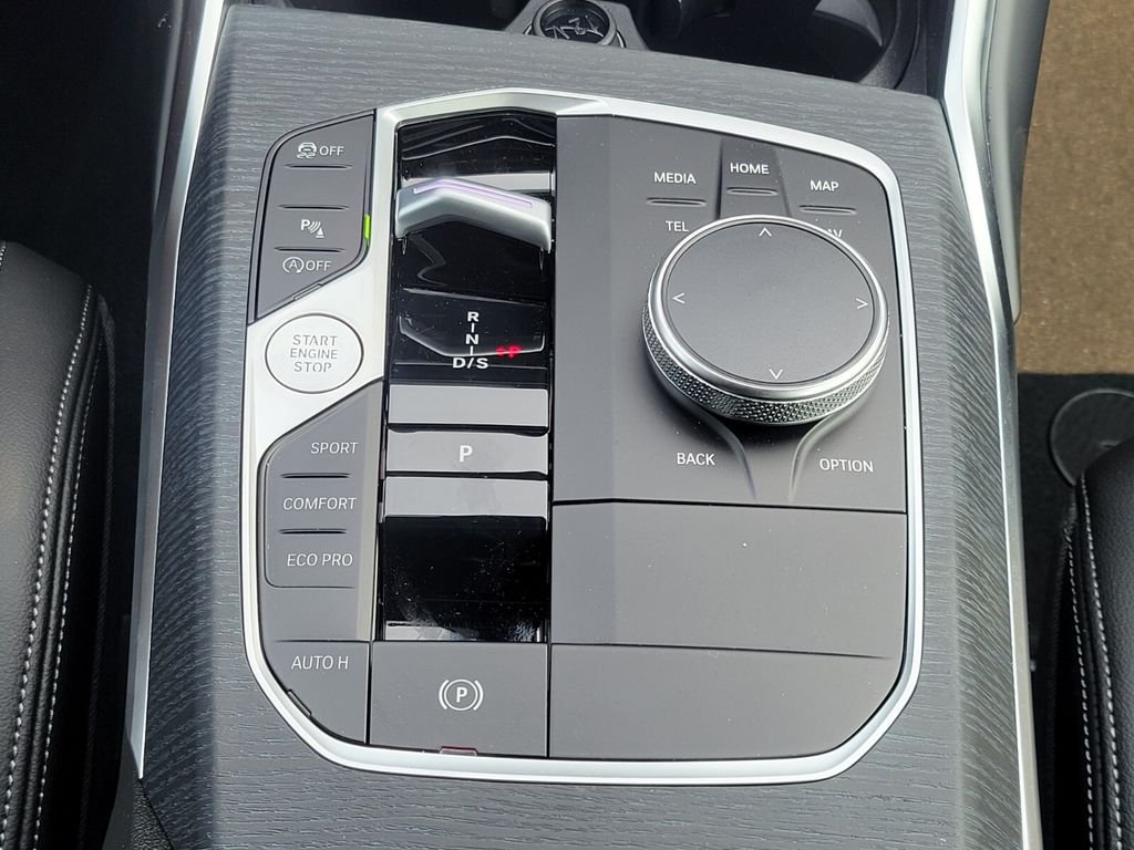 2025 BMW 3 Series 330i - Photo 23