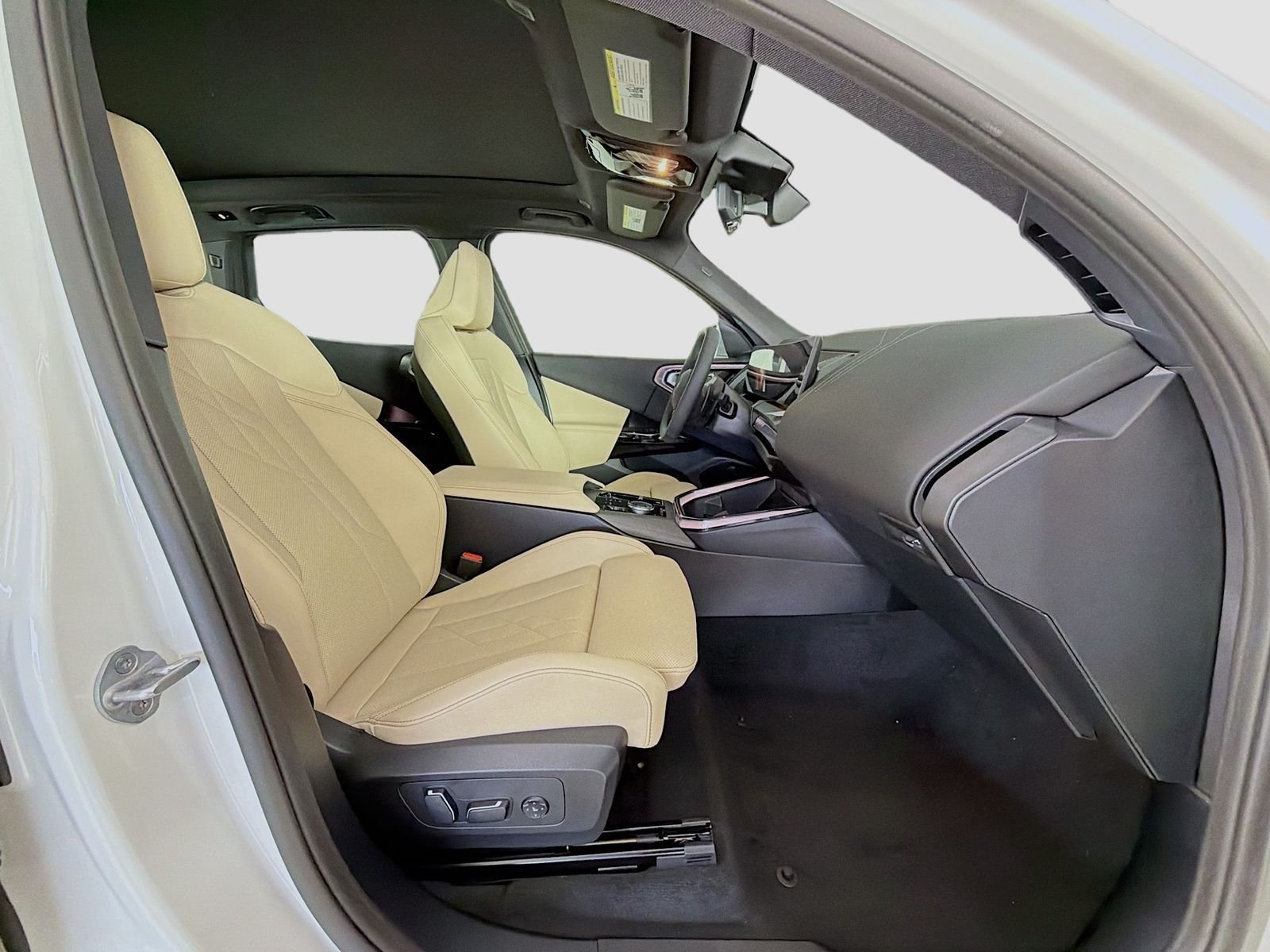 New 2026 Mineral White Metallic BMW 30 xDrive image 28