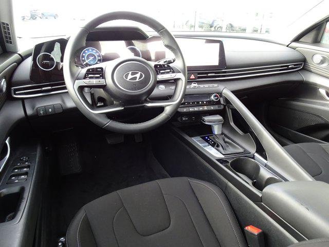 2025 Hyundai Elantra SEL - Photo 14