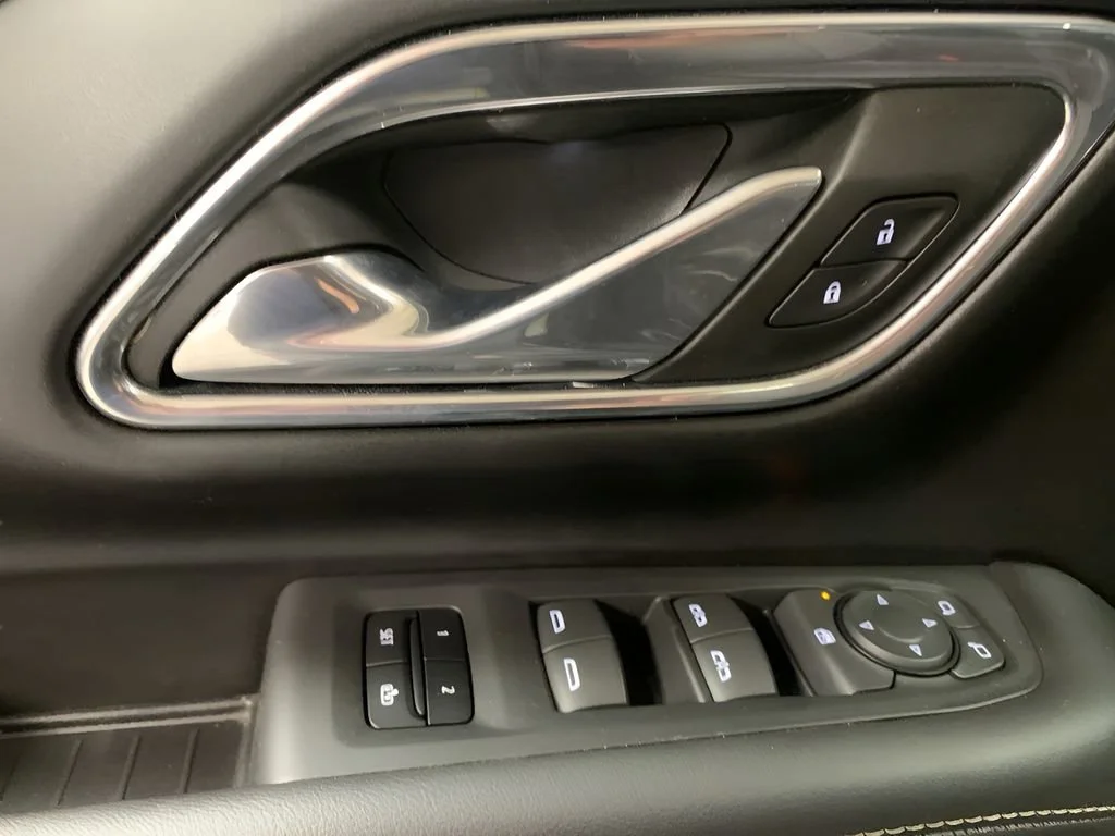 2023 GMC Yukon SLT - Photo 30