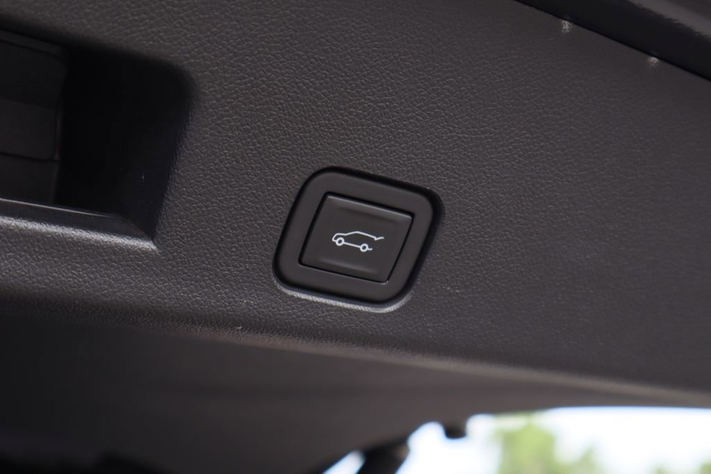 2024 GMC Acadia Denali - Photo 26