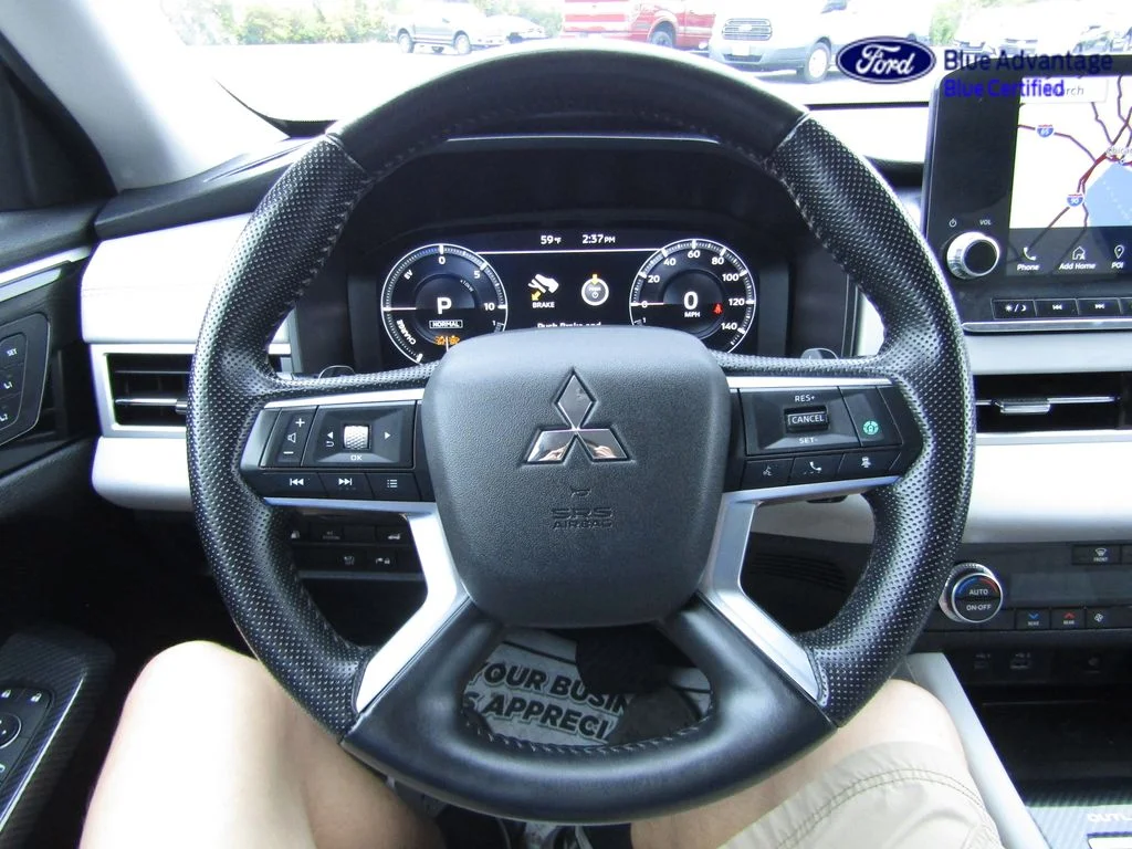Certified Used 2024 Labrador Black Pearl Mitsubishi SEL image 13