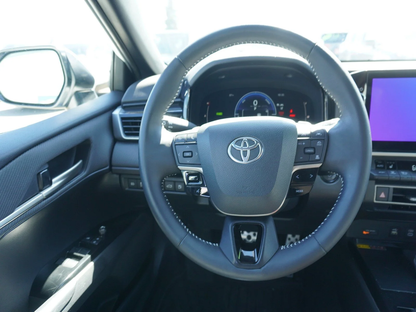 Used 2025 Ice Cap Toyota SE image 15
