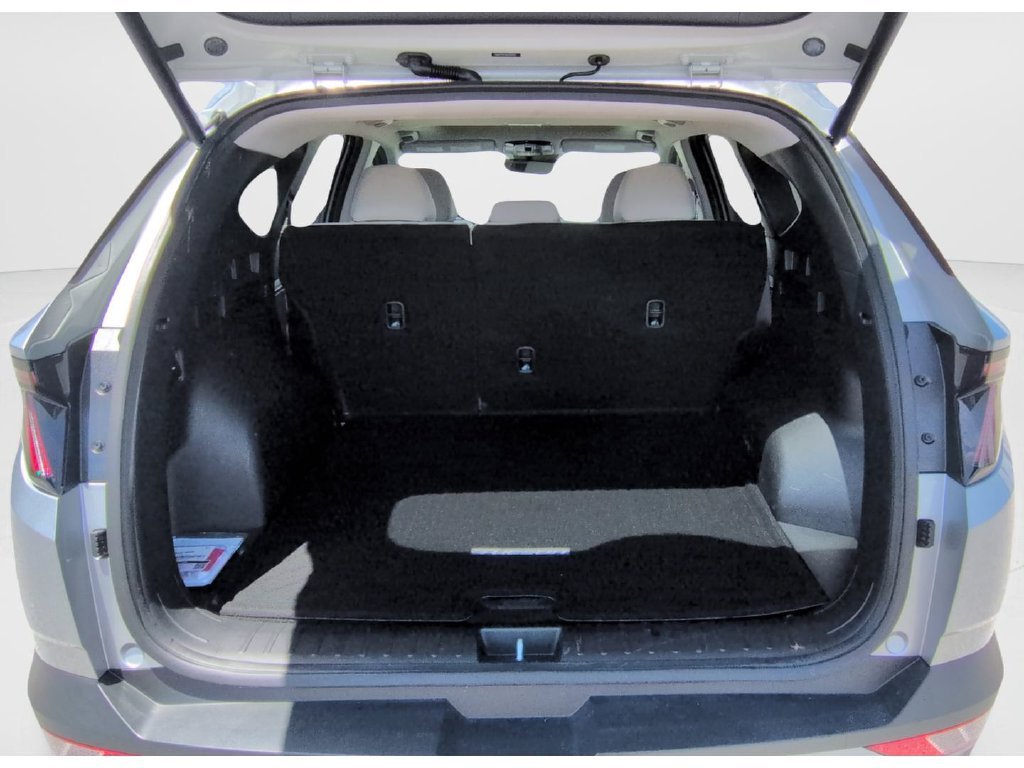 Used 2024 Silver Hyundai SEL image 9