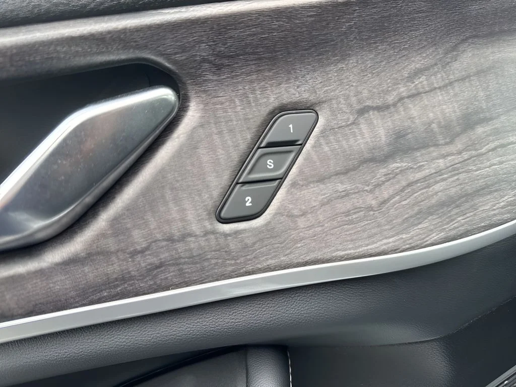 Used 2022 White Jeep Limited image 12