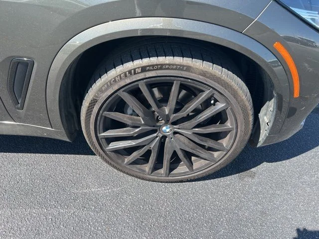 Used 2023 Green BMW xDrive40i image 14