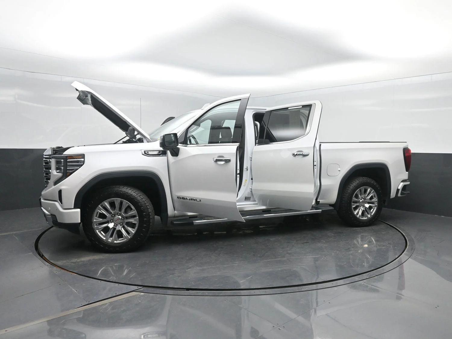Used 2024 White Frost Tricoat GMC Denali image 54