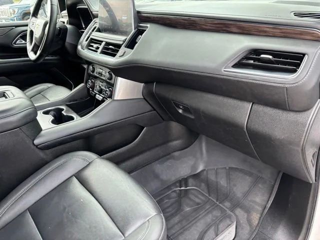 Used 2023 Iridescent Pearl Tricoat Chevrolet LT image 24