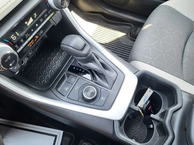 Used 2022 White Toyota XLE image 18