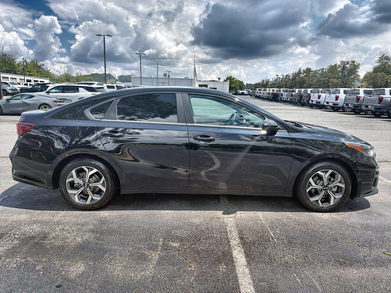Used 2021 Black Kia LXS image 9