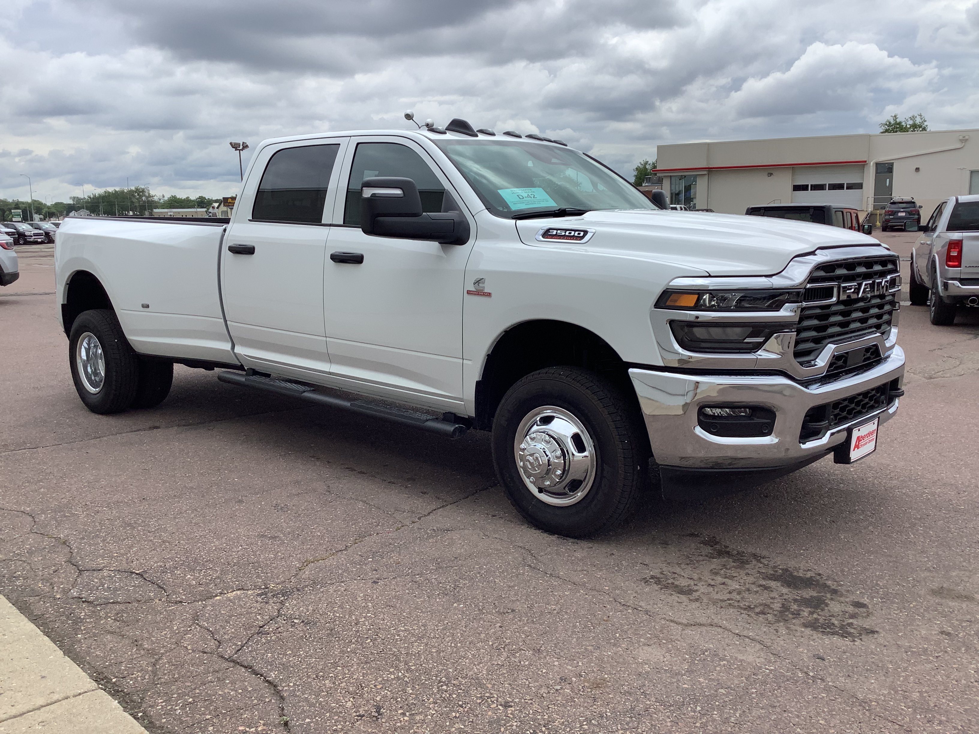 New 2026 Bright White Clear-Coat Exterior Paint RAM Tradesman image 10