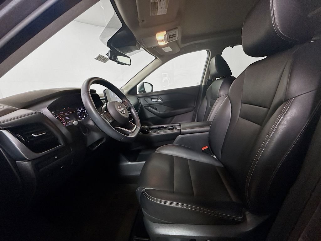 Used 2023 Gun Metallic Nissan SL image 22