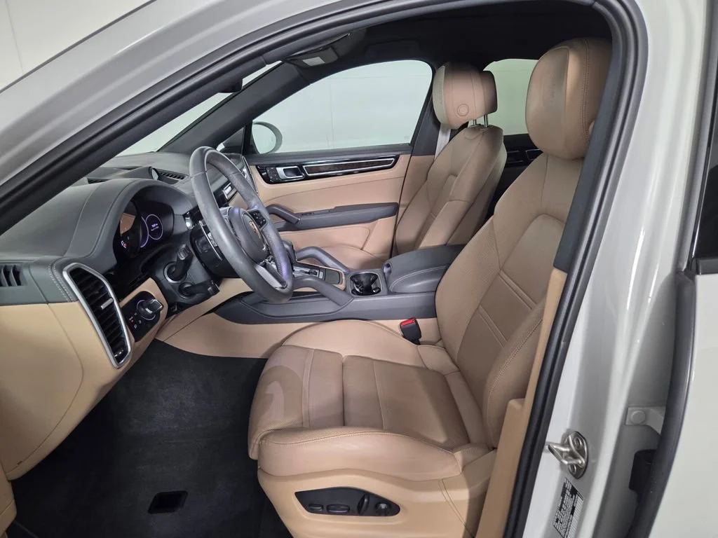 Used 2023 Chalk Porsche Platinum Edition image 9
