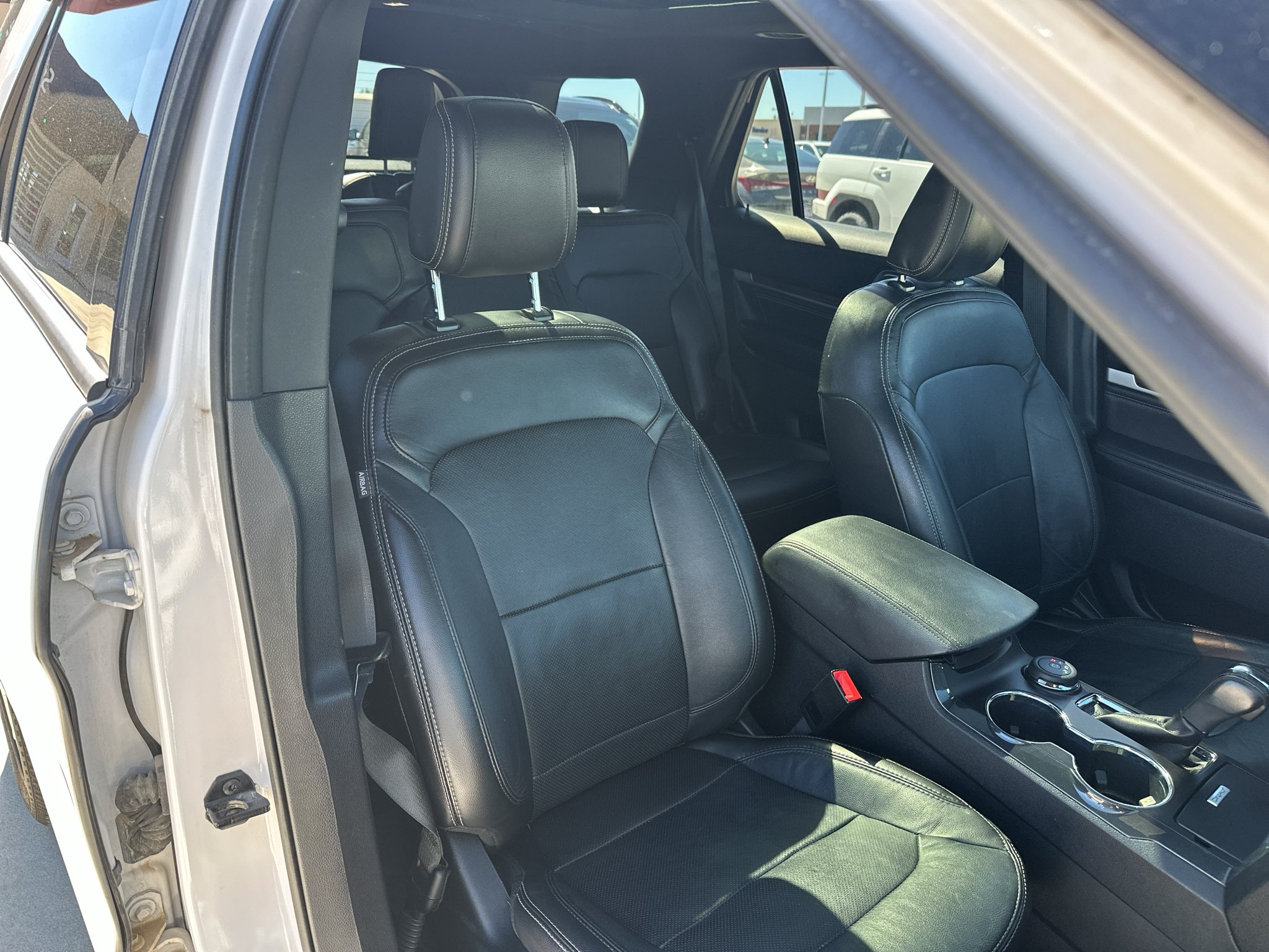 Used 2018 White Platinum Metallic Tri-Coat Ford Limited image 32
