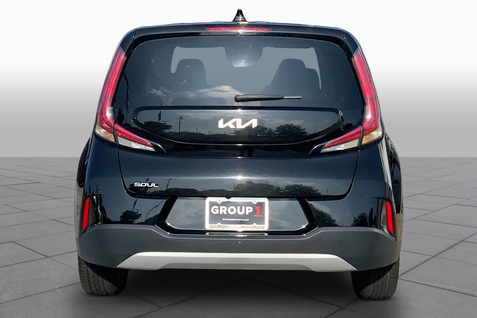 Used 2024 Fusion Black Kia LX image 5