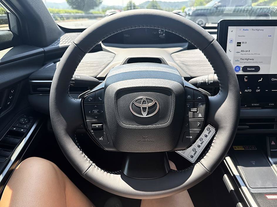 2026 Toyota C-HR XSE - Photo 13