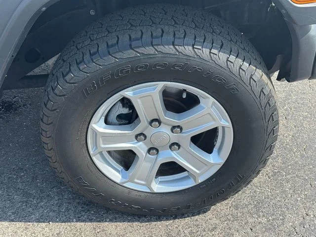 Certified Used 2020 Silver Jeep Unlimited Sport S image 9