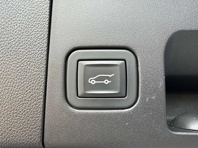 Used 2019 CRYSTAL WHITE TRICOAT Cadillac AWD Sport image 57