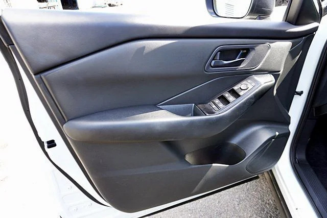 Used 2025 White Nissan S image 21