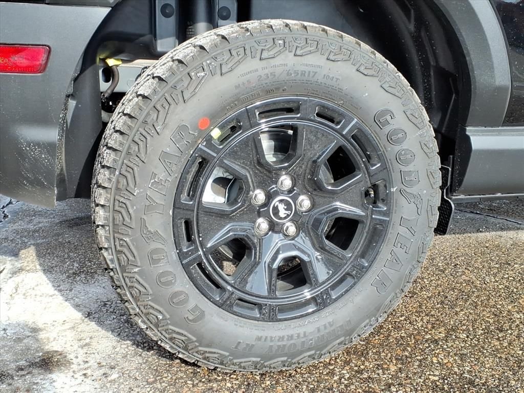 New 2025 Shadow Black Ford Outer Banks® image 8