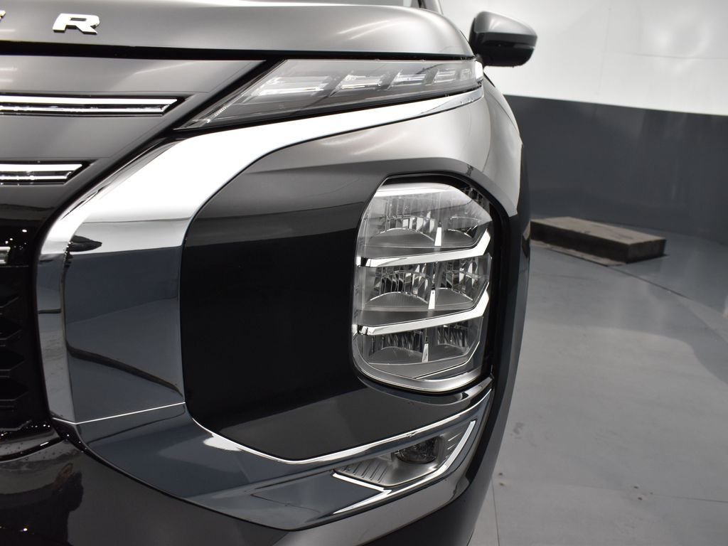New 2026 Black Mitsubishi SE image 5