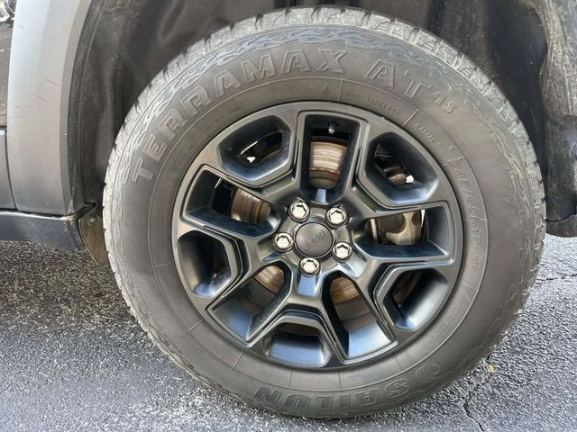Used 2019 Diamond Black Jeep Trailhawk image 12