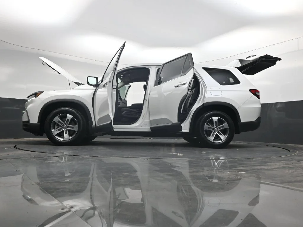 Certified Used 2025 Platinum White Pearl Honda EX-L image 90