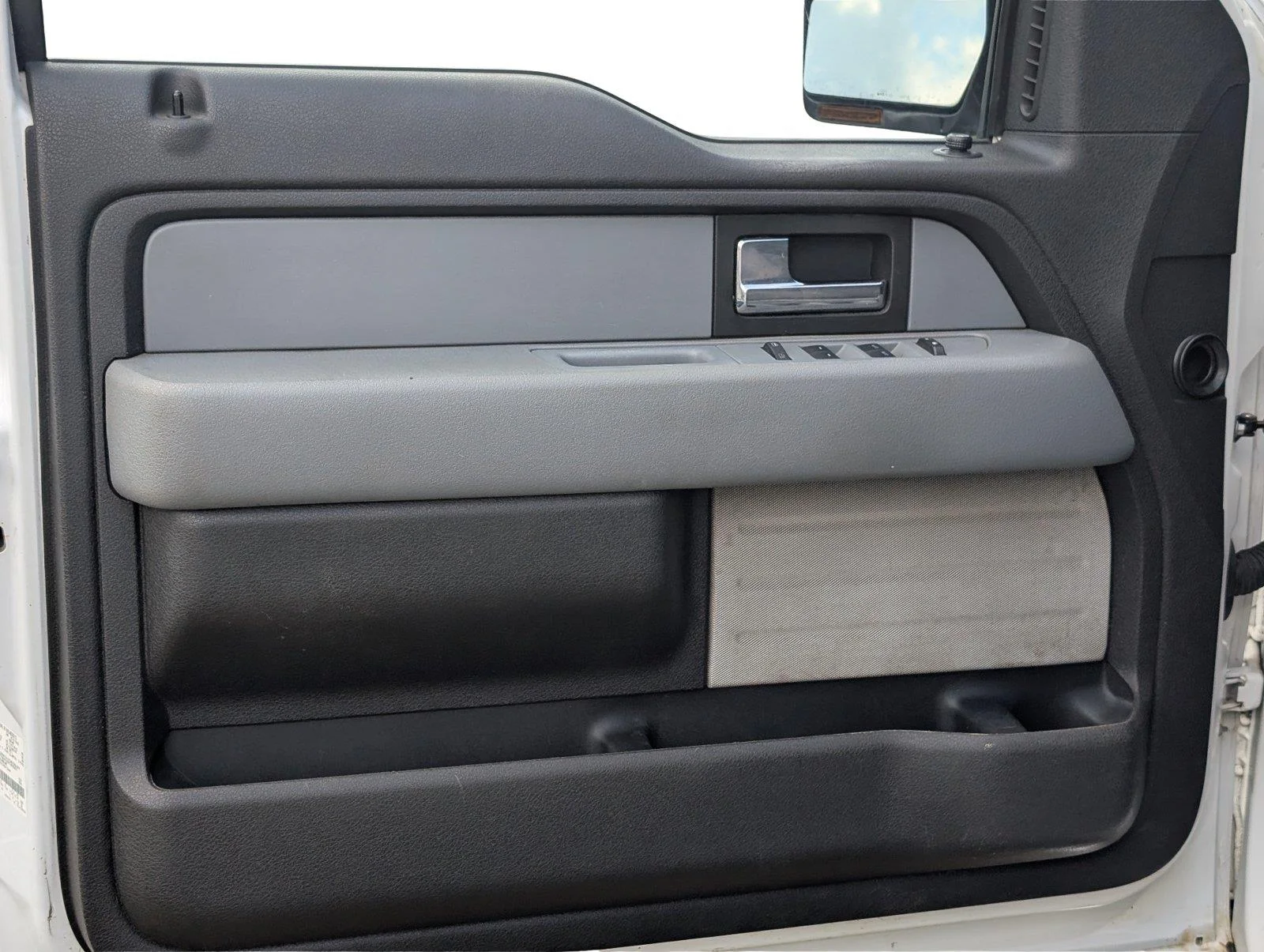 Used 2013 Oxford White/Ingot Silver Metallic Ford XLT image 14
