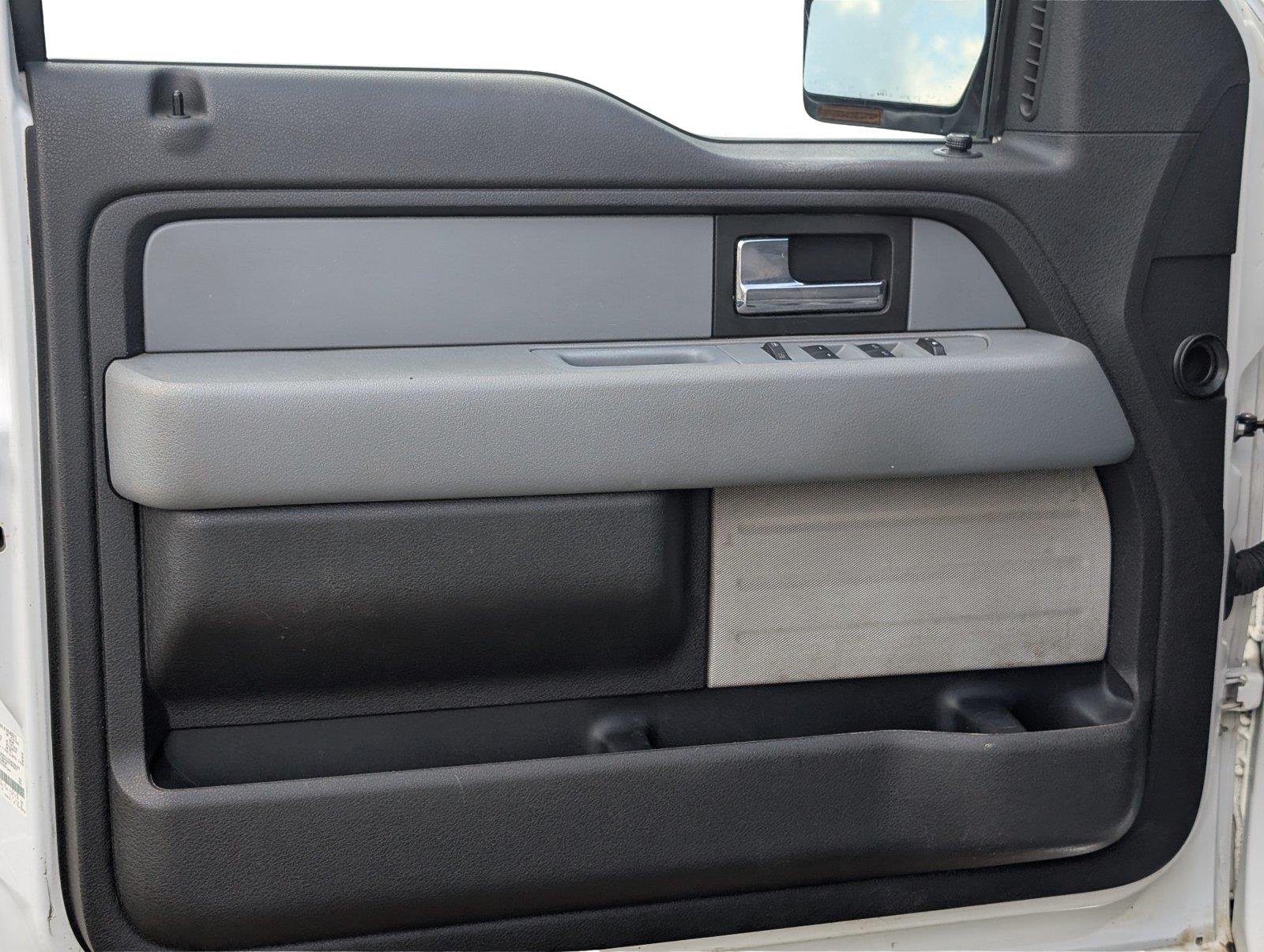 Used 2013 Oxford White/Ingot Silver Metallic Ford XLT image 14