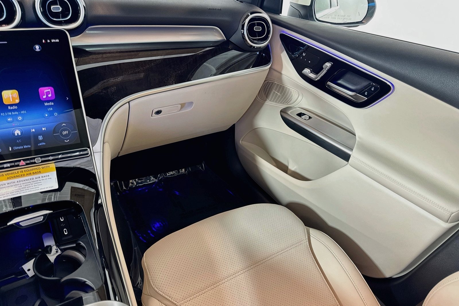 New 2026 Polar White Mercedes-Benz GLC 300 image 21