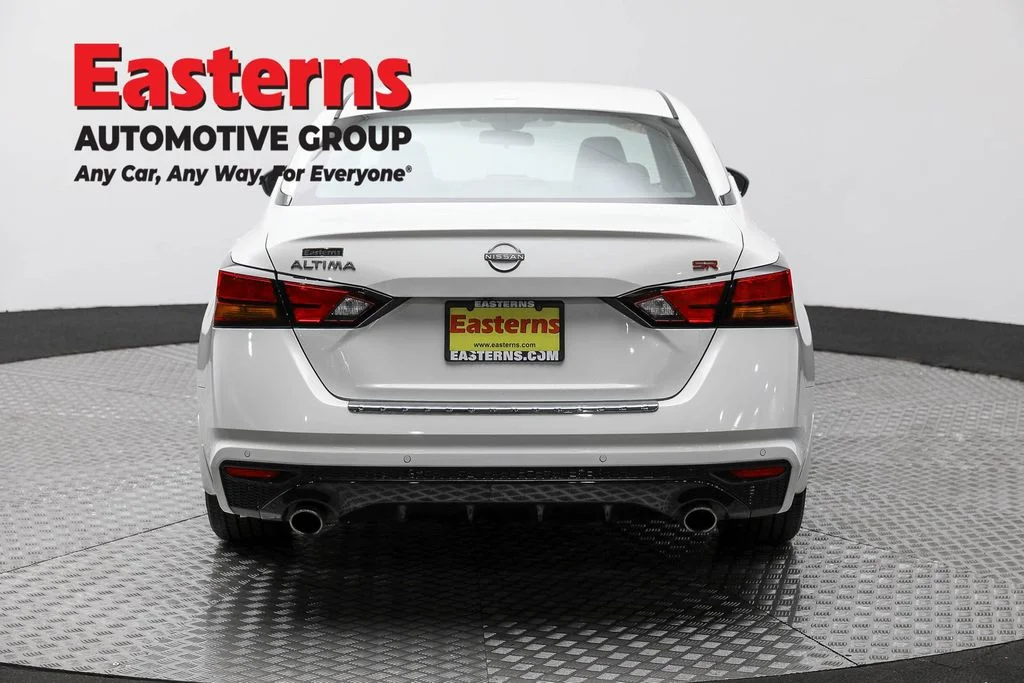 Used 2023 White Nissan 2.5 SR image 6