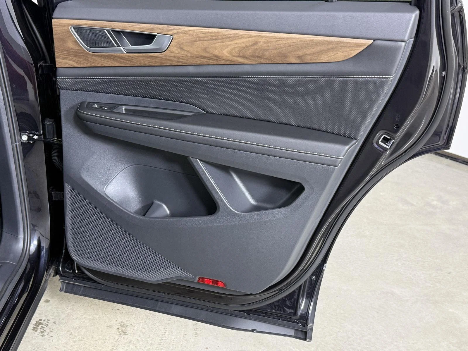 New 2026 Deep Black Pearl Volkswagen 2.0T SE image 17