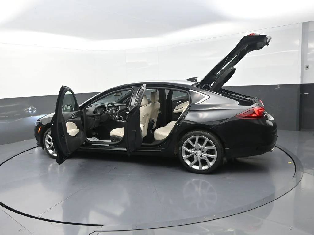 Used 2019 Black Buick Avenir image 35