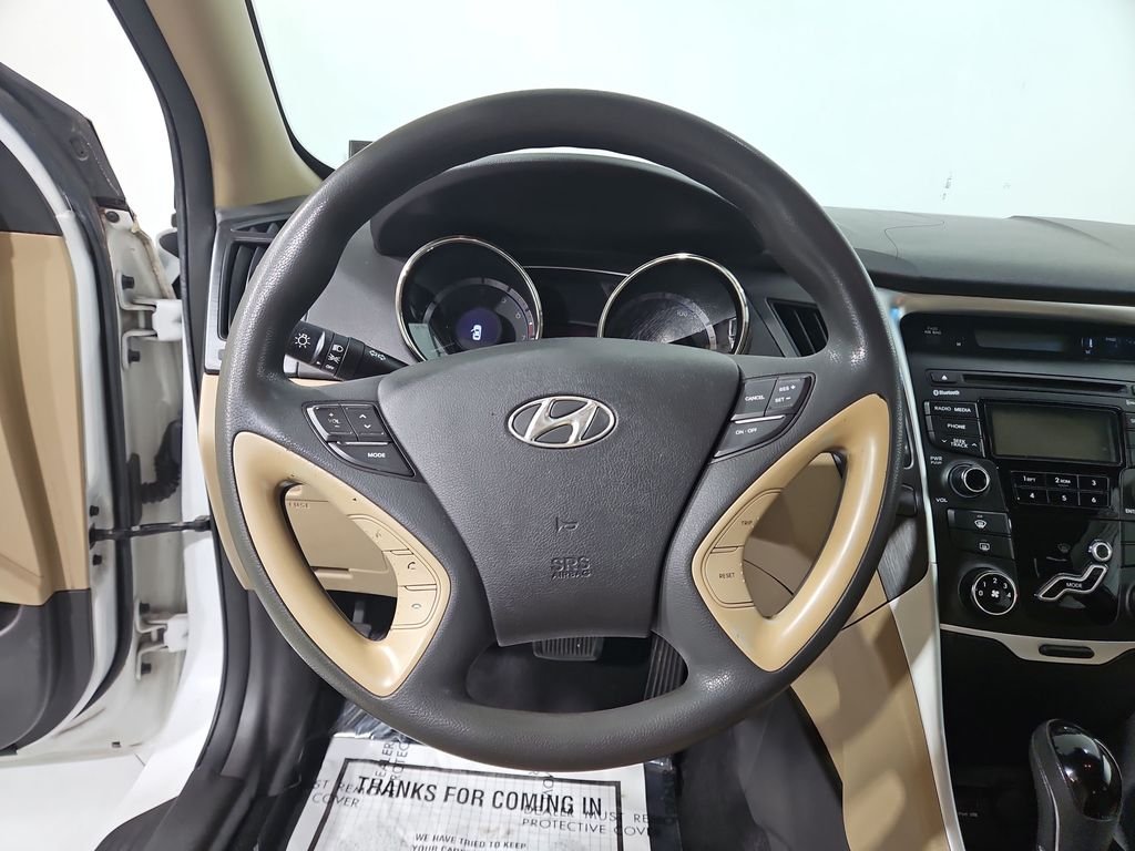 Used 2012 White Hyundai GLS image 15