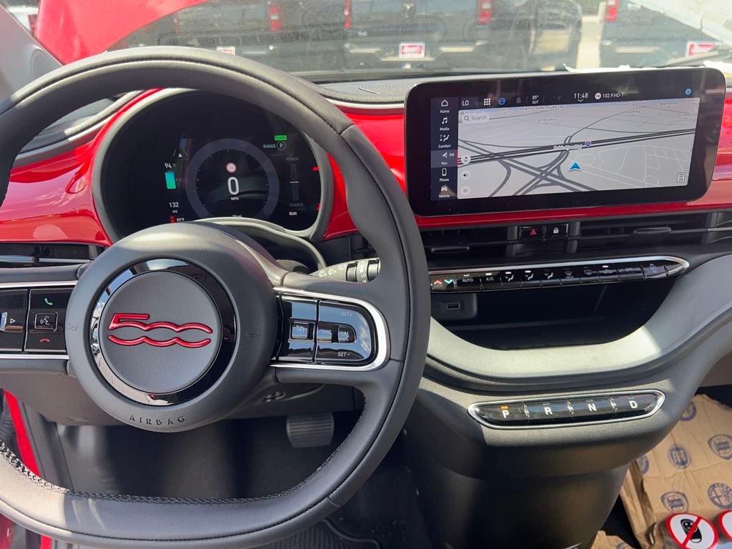 2024 Fiat 500e Red photo 2