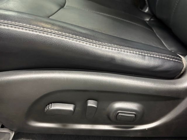 Used 2020 Gray Nissan SL image 16