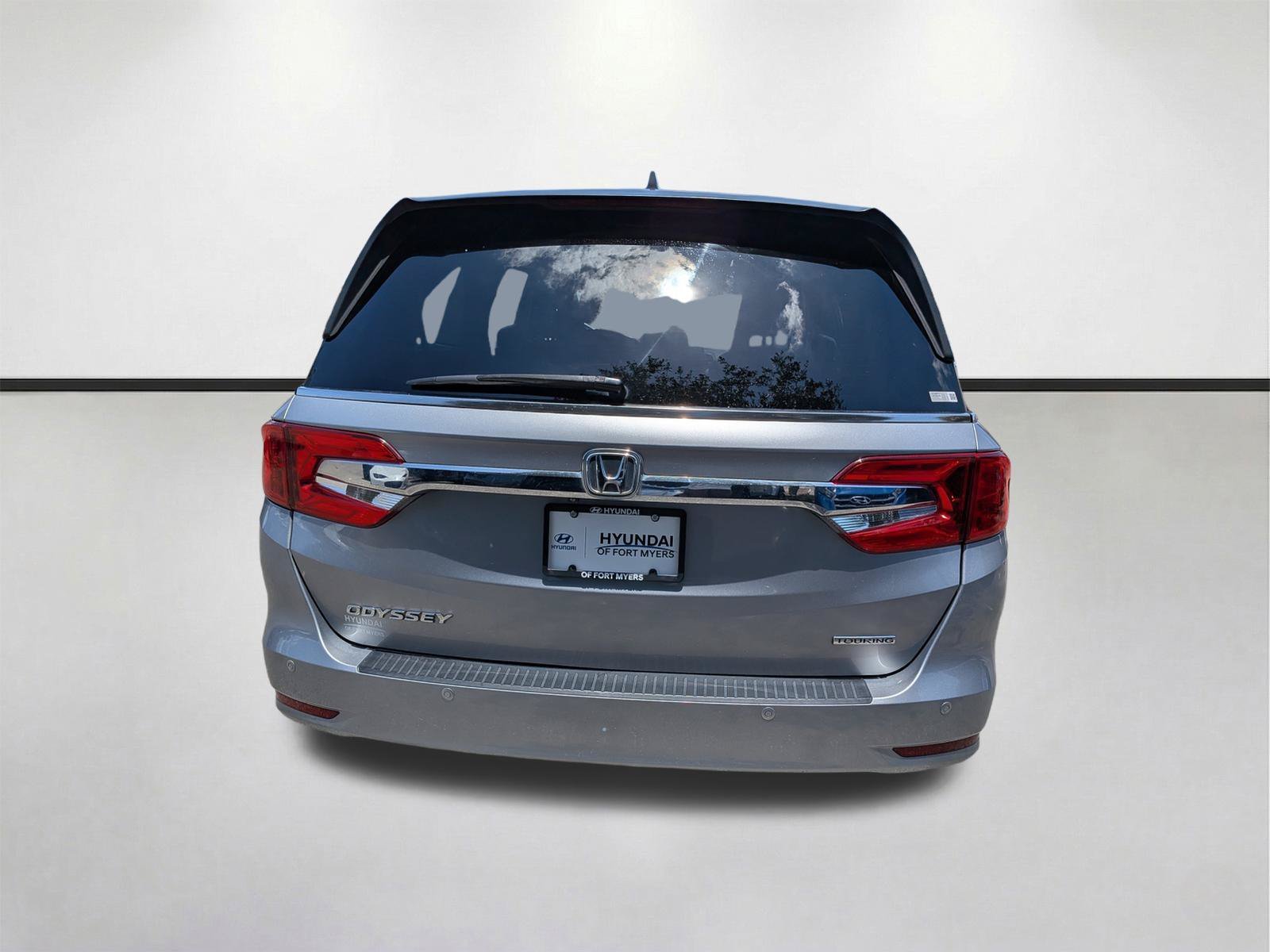 Used 2019 Lunar Silver Metallic Honda Touring image 5