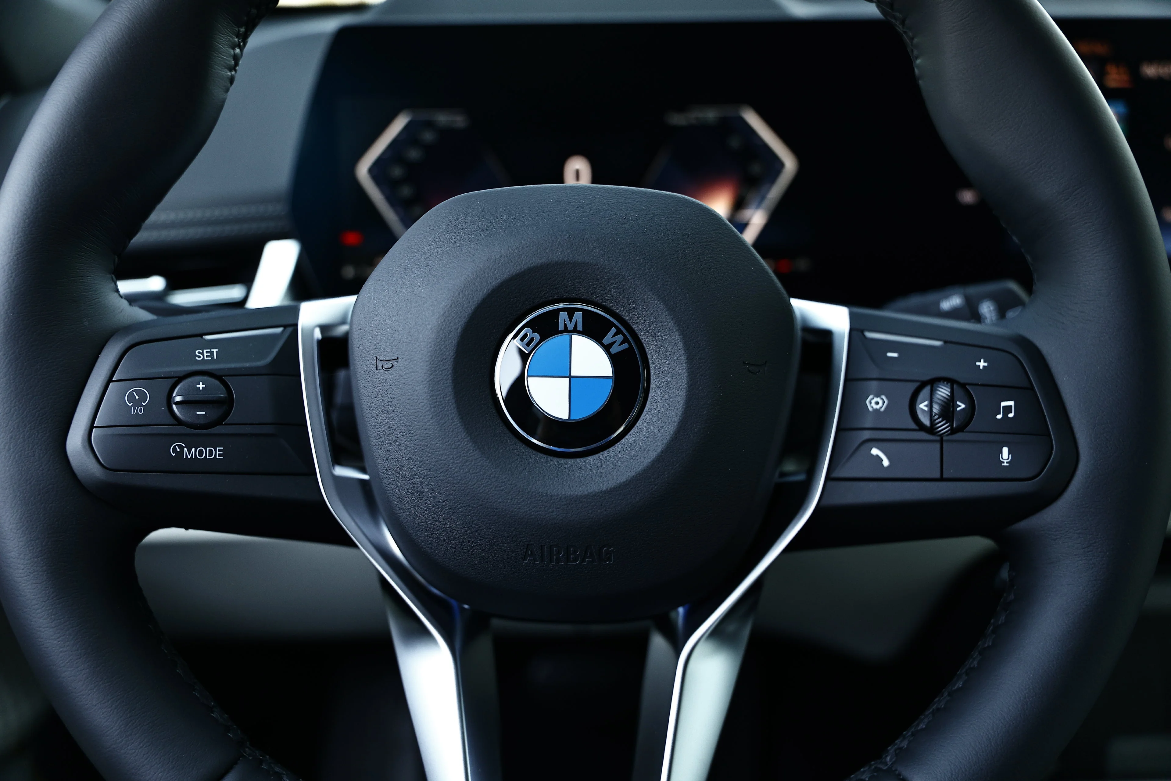New 2027 Cape York Green Metallic BMW xDrive28i image 33