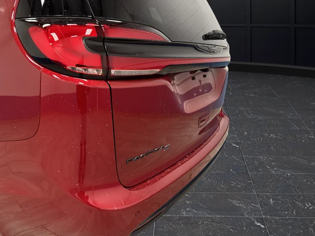 New 2026 Red Hot Pearl-Coat Exterior Paint Chrysler Select image 35