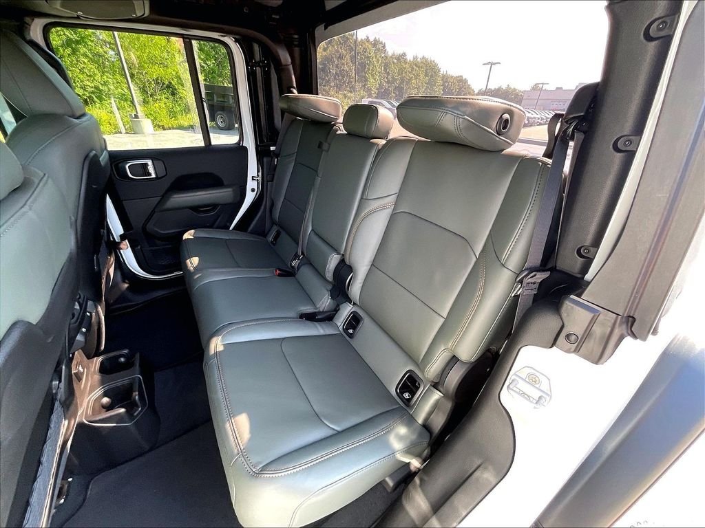 New 2026 Bright White Clearcoat Jeep Mojave image 14