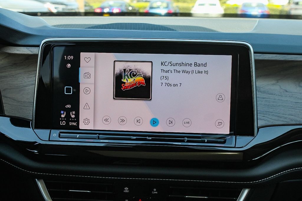 New 2026 White Volkswagen 2.0T SE w/Technology image 4