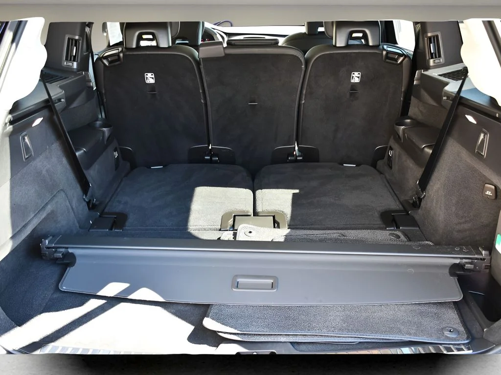 Used 2023 Onyx Black Metallic Volvo Ultimate image 25