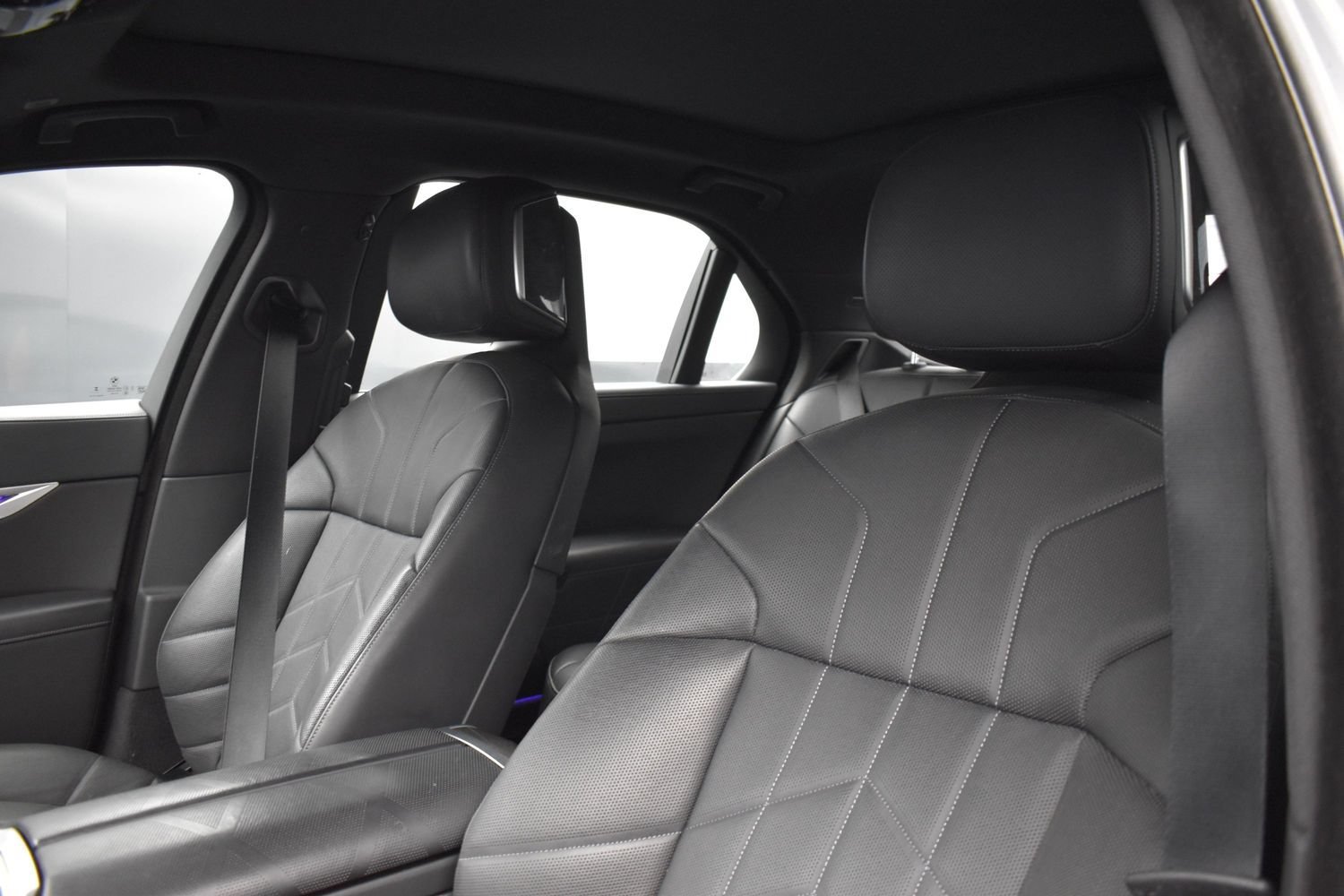 Used 2025 Black BMW 740i xDrive image 21