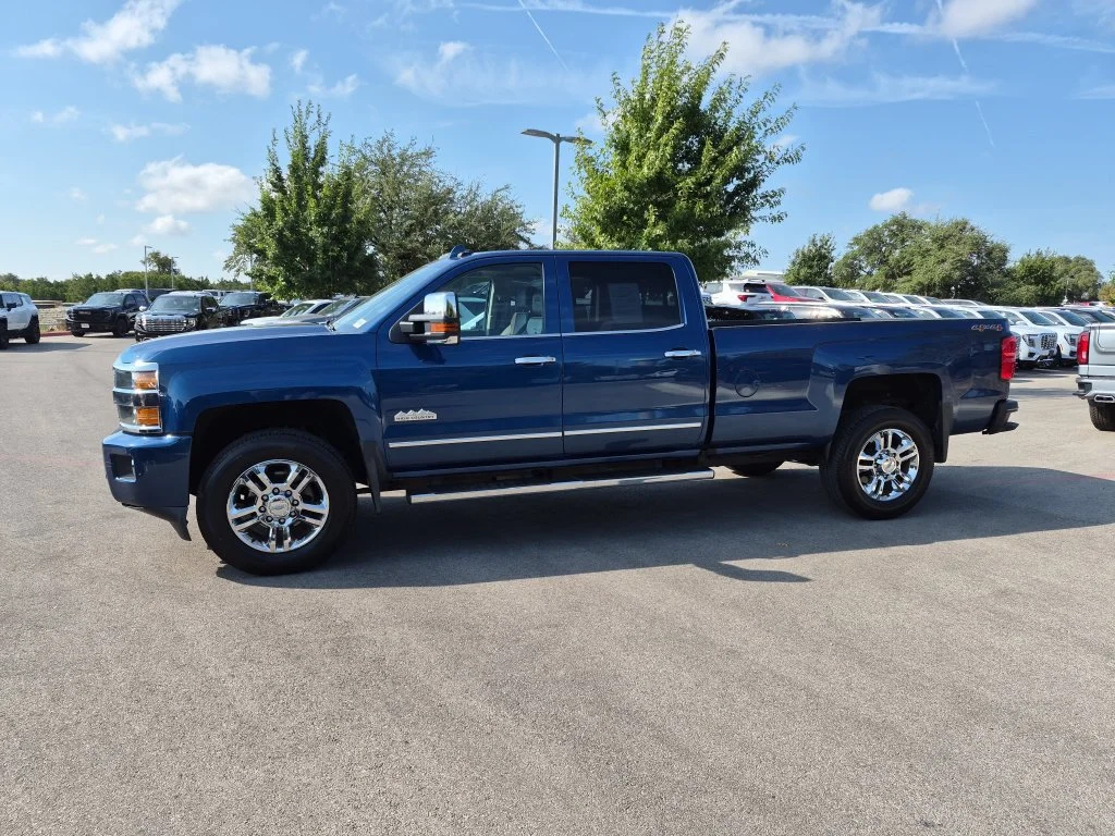 Used 2016 DEEP OCEAN BLUE METALLIC Chevrolet High Country image 4