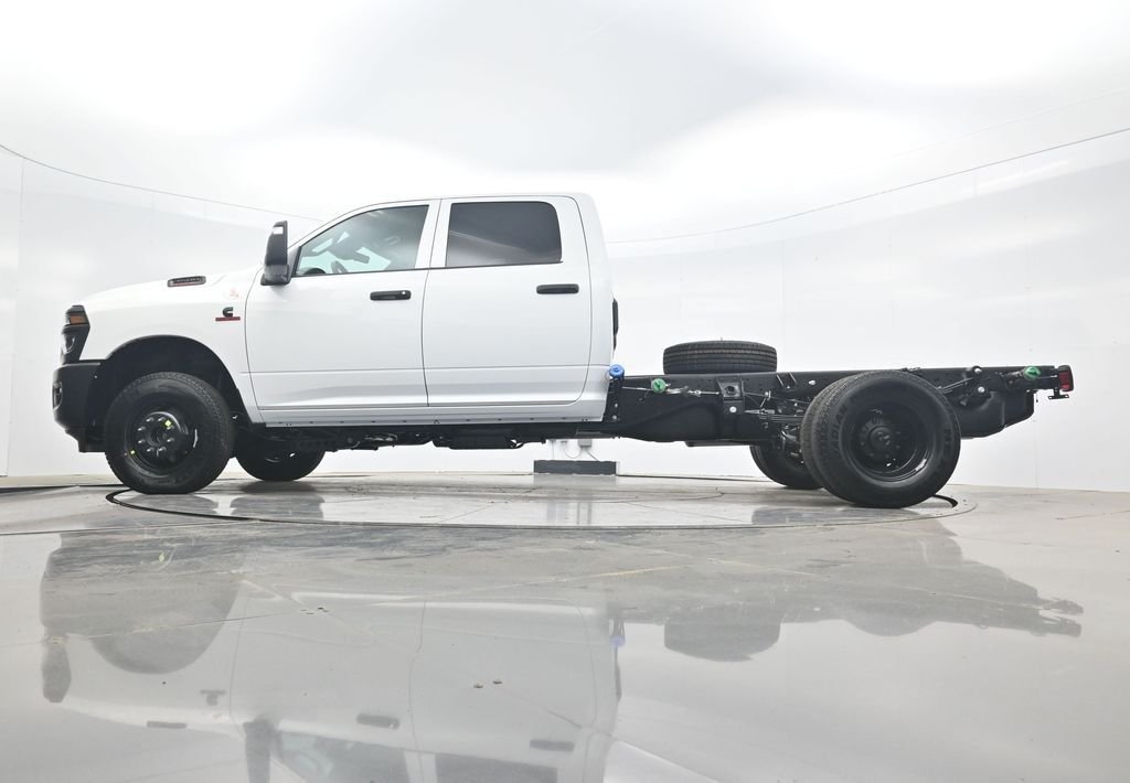 New 2026 Bright White Clearcoat RAM Tradesman image 39