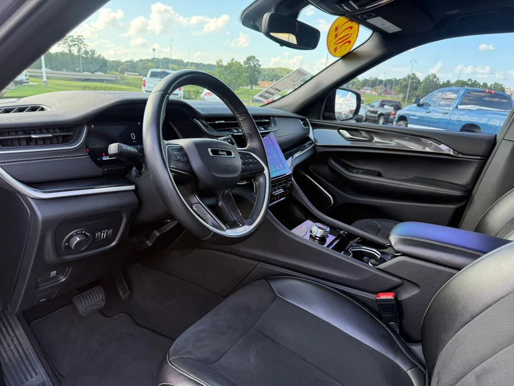 Used 2022 Gray Jeep Altitude image 4