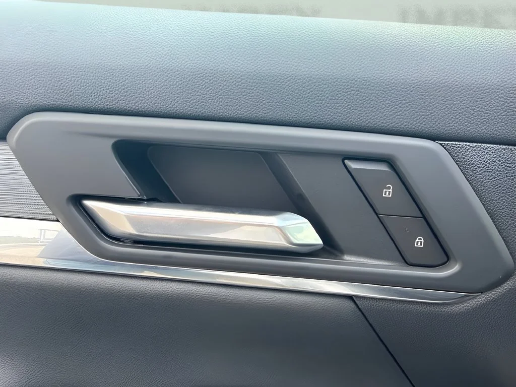 New 2027 Summit White GMC Elevation image 11