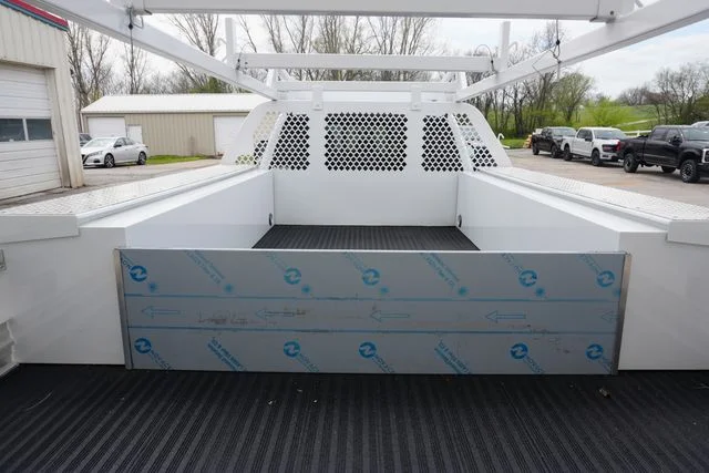 New 2026 Oxford White Ford F-550® XL image 28