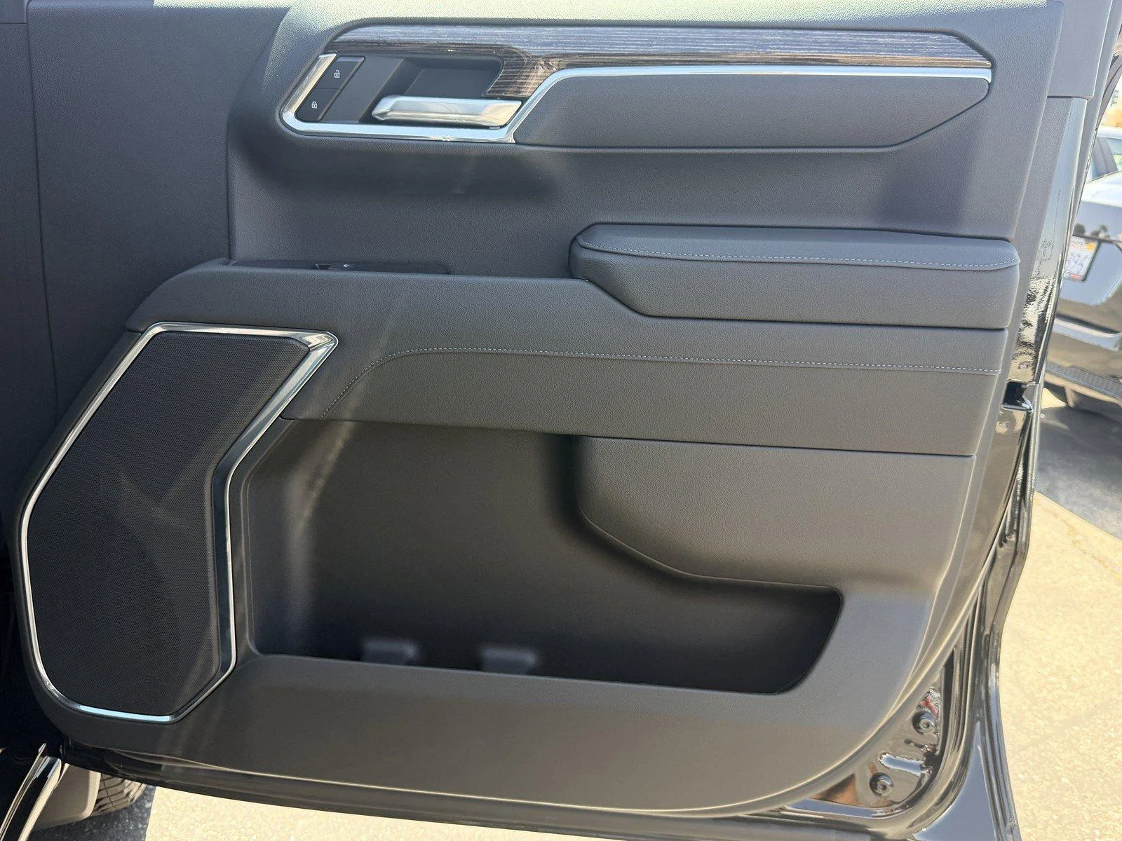 Used 2026 Onyx Black GMC Elevation image 9